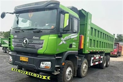 Jauns Shacman X3000 8x4 pašizgāzējs