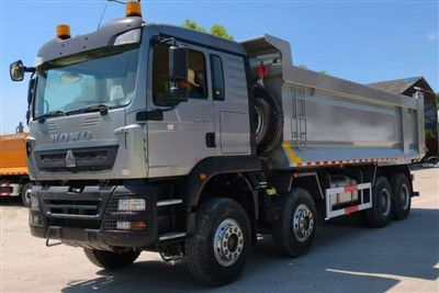 Sinotruk HOWO 8x4 pašizgāzējs